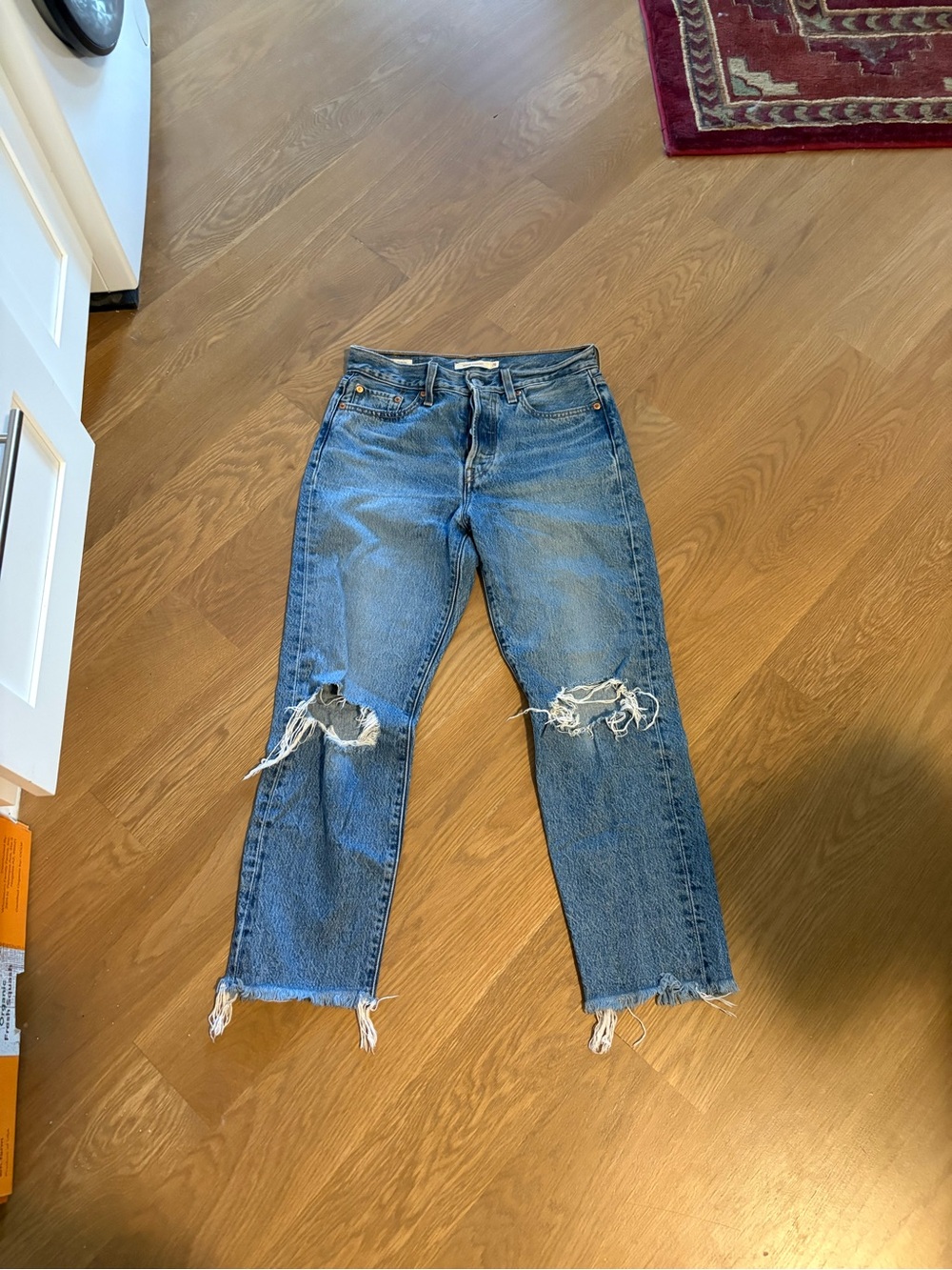 Women’s Levi’s Wedgie Straight-Leg Distressed Denim Blue Jeans. Size 26.